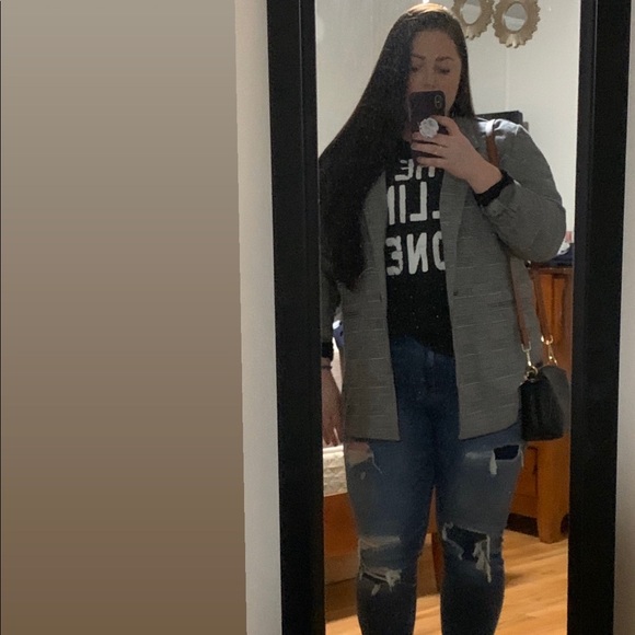 Meet your Posher, Lisa - Picture 1 of 1